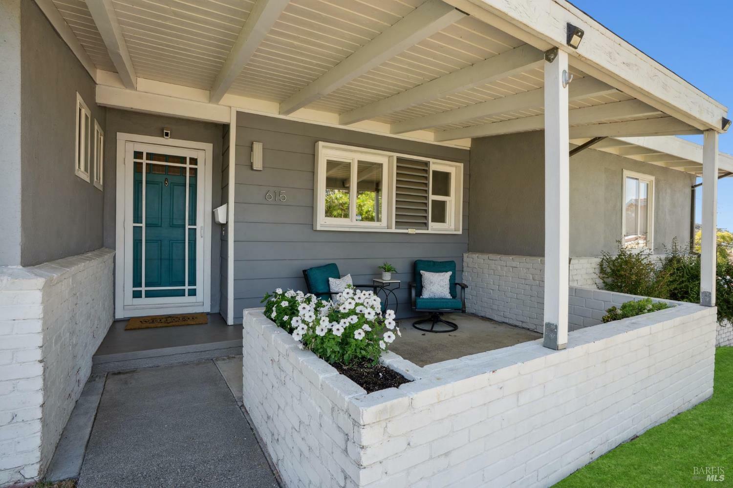 Property Photo: 615 Calle Arboleda CA 94949
