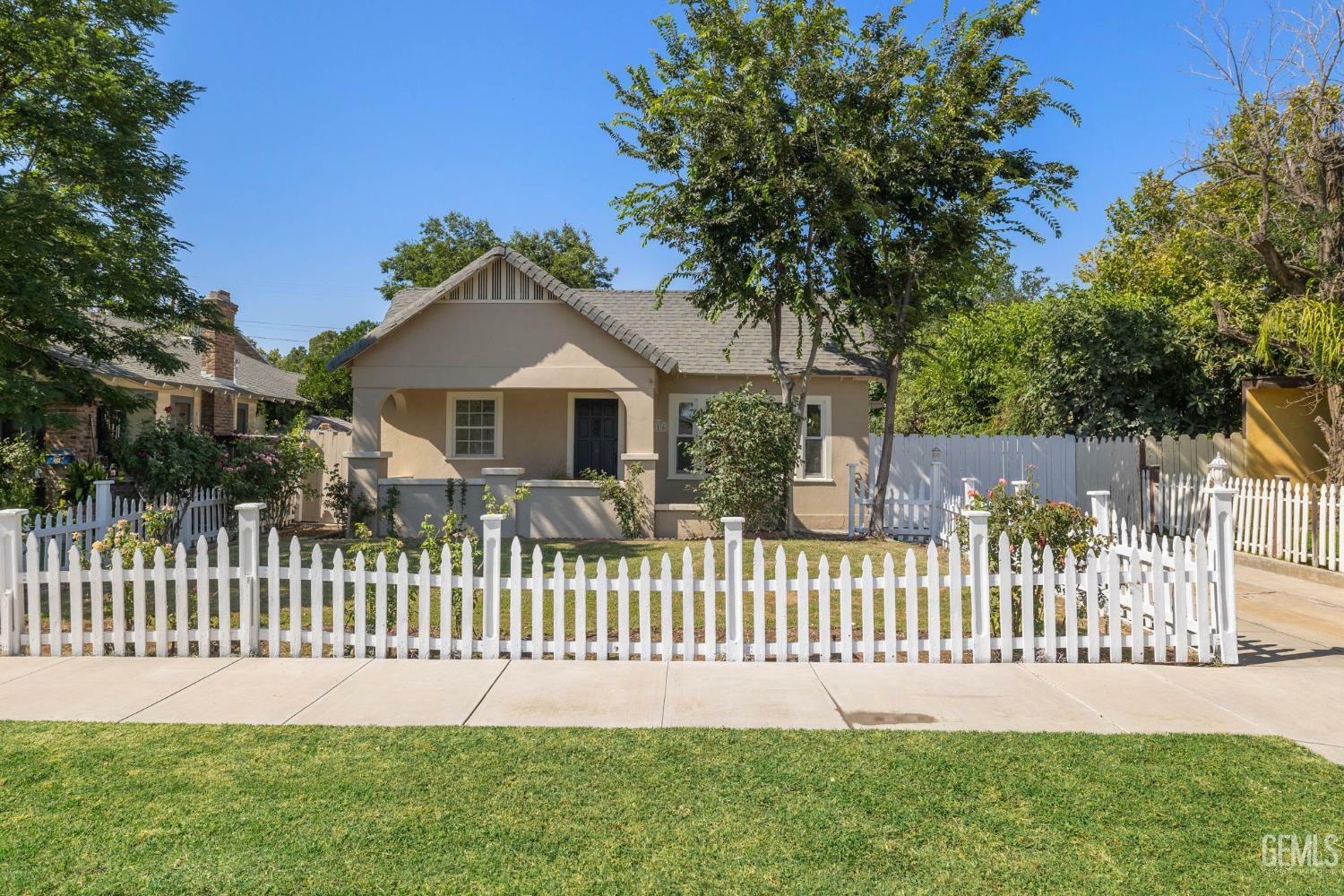 Property Photo: 416 Pacific Street CA 93305