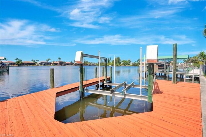 Property Photo:  3206 SW 4th Ln  FL 33991 