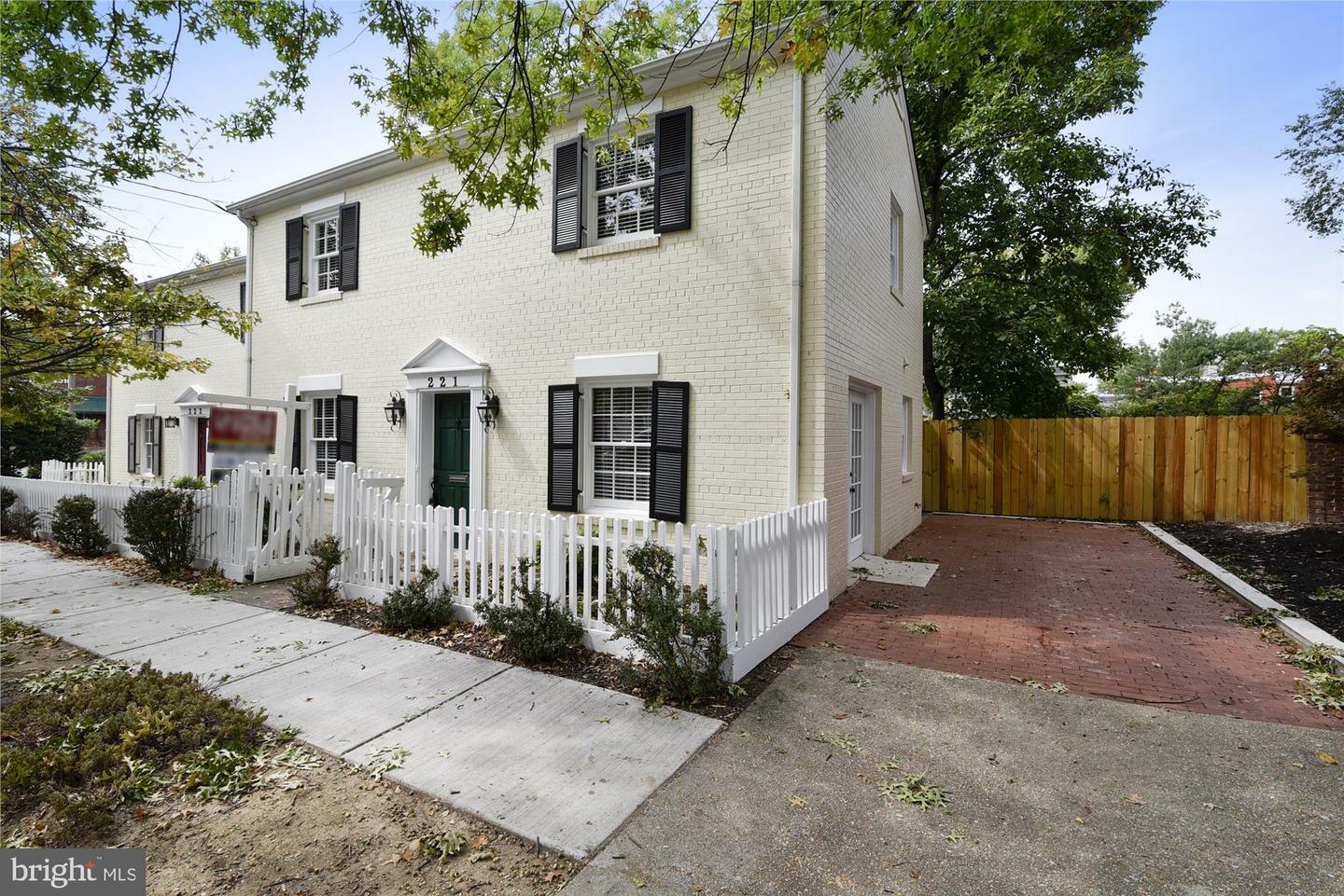 Property Photo: 221 S Fayette Street VA 22314
