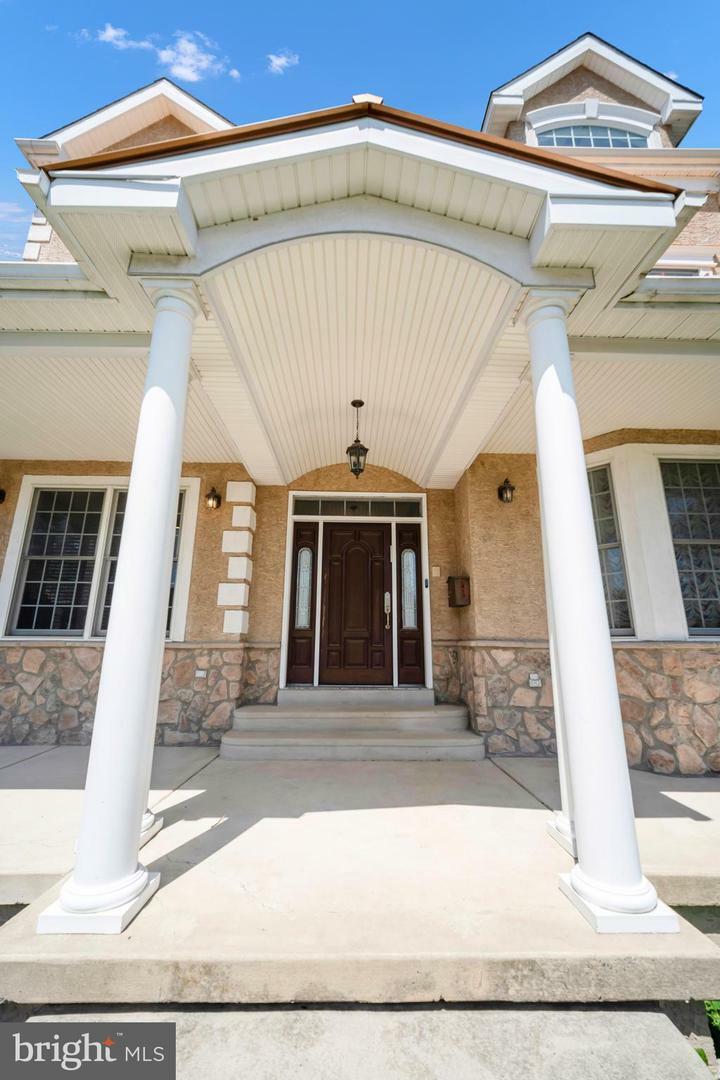 Property Photo: 1617 Solly Avenue PA 19152