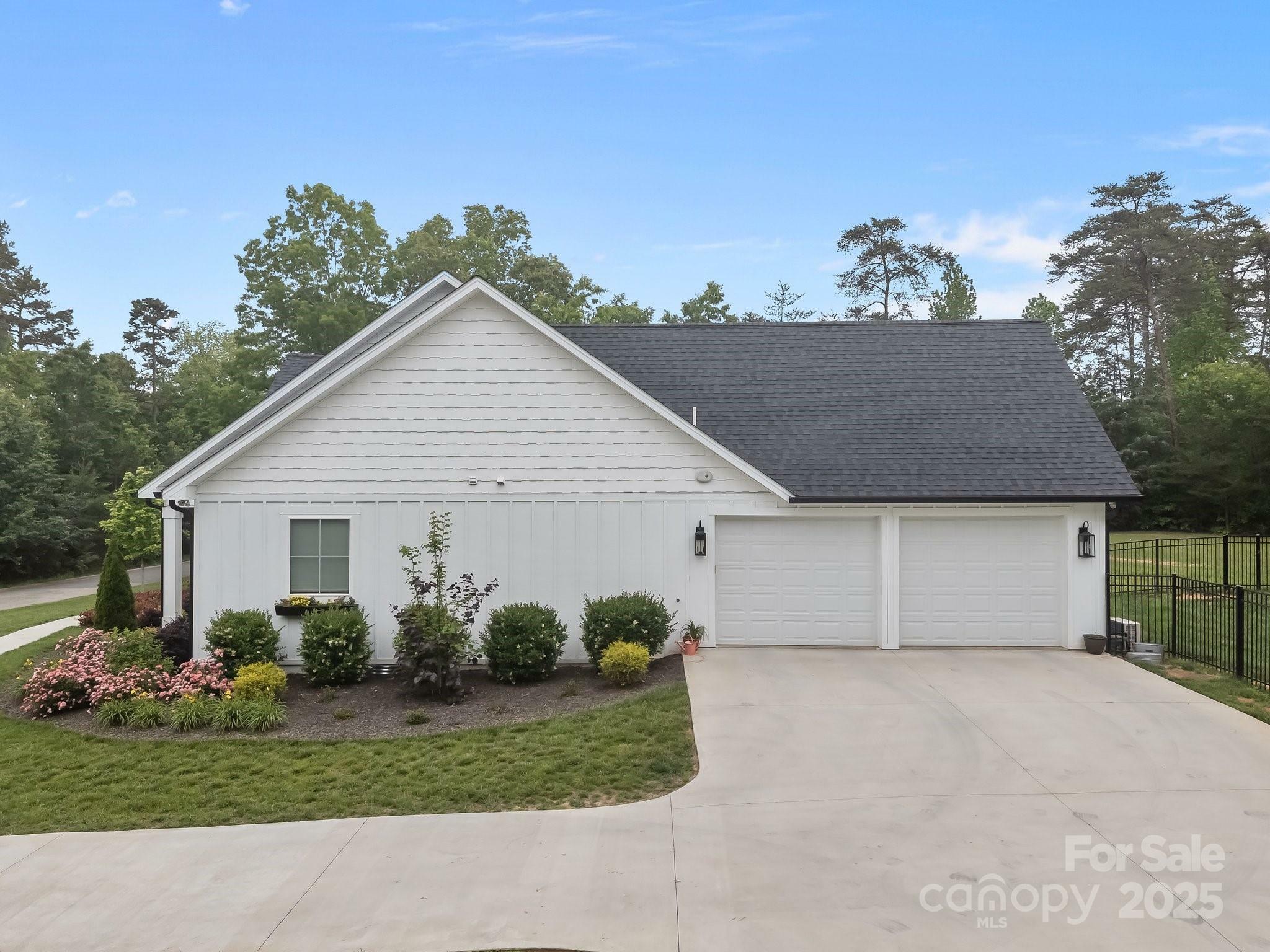 Property Photo:  187 Olde Cobblestone Drive  NC 28018 