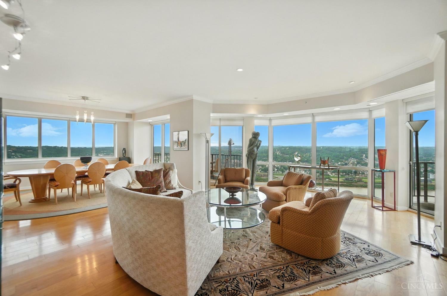 Property Photo: 1201 Edgecliff Place OH 45206