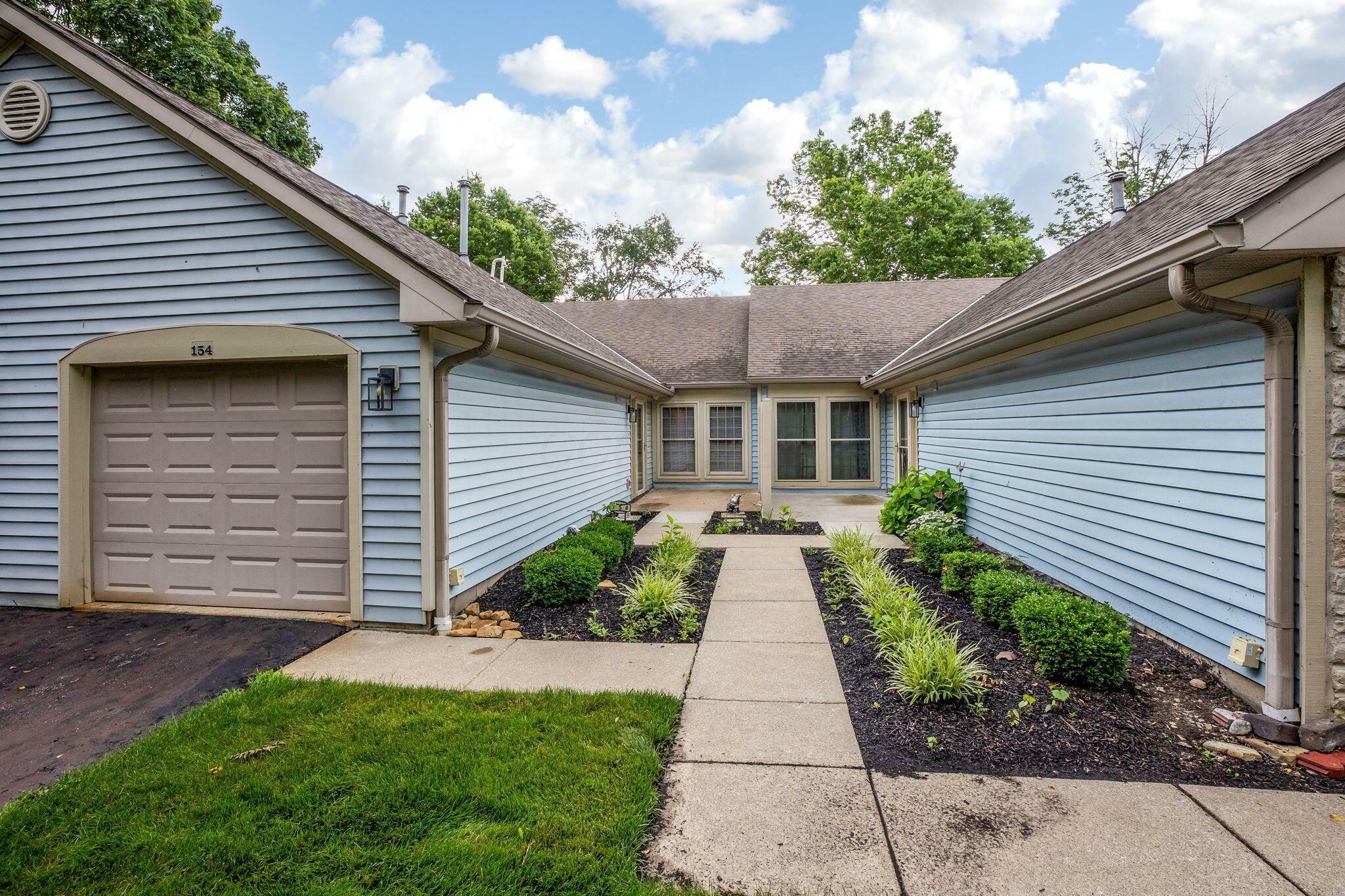 Property Photo: 154 Oak Creek Place OH 43230