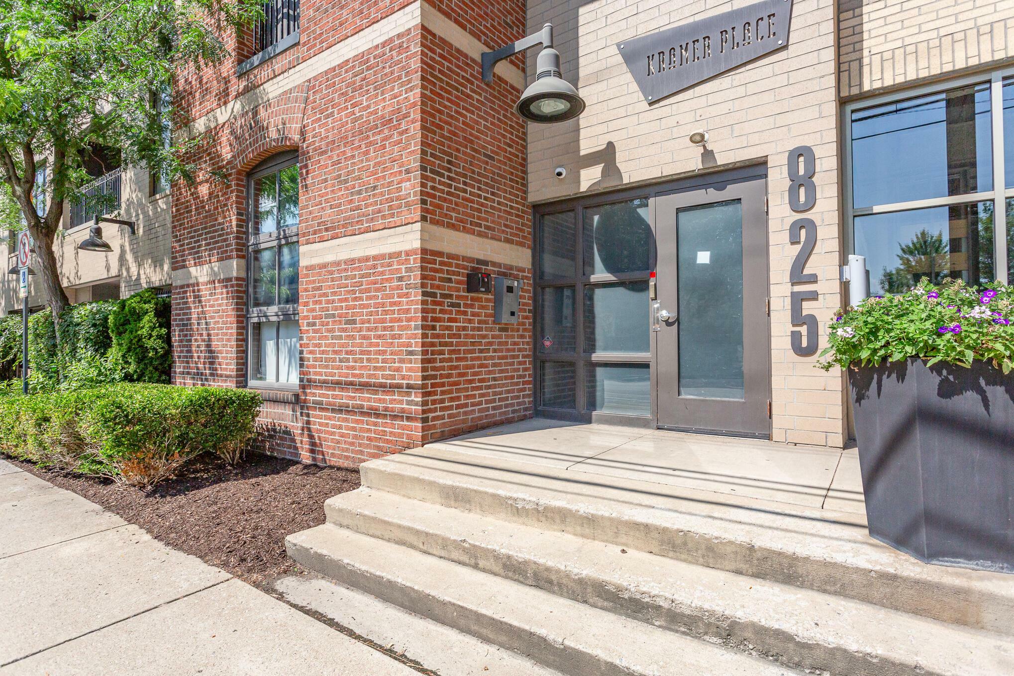 Property Photo: 825 N 4th Street OH 43215