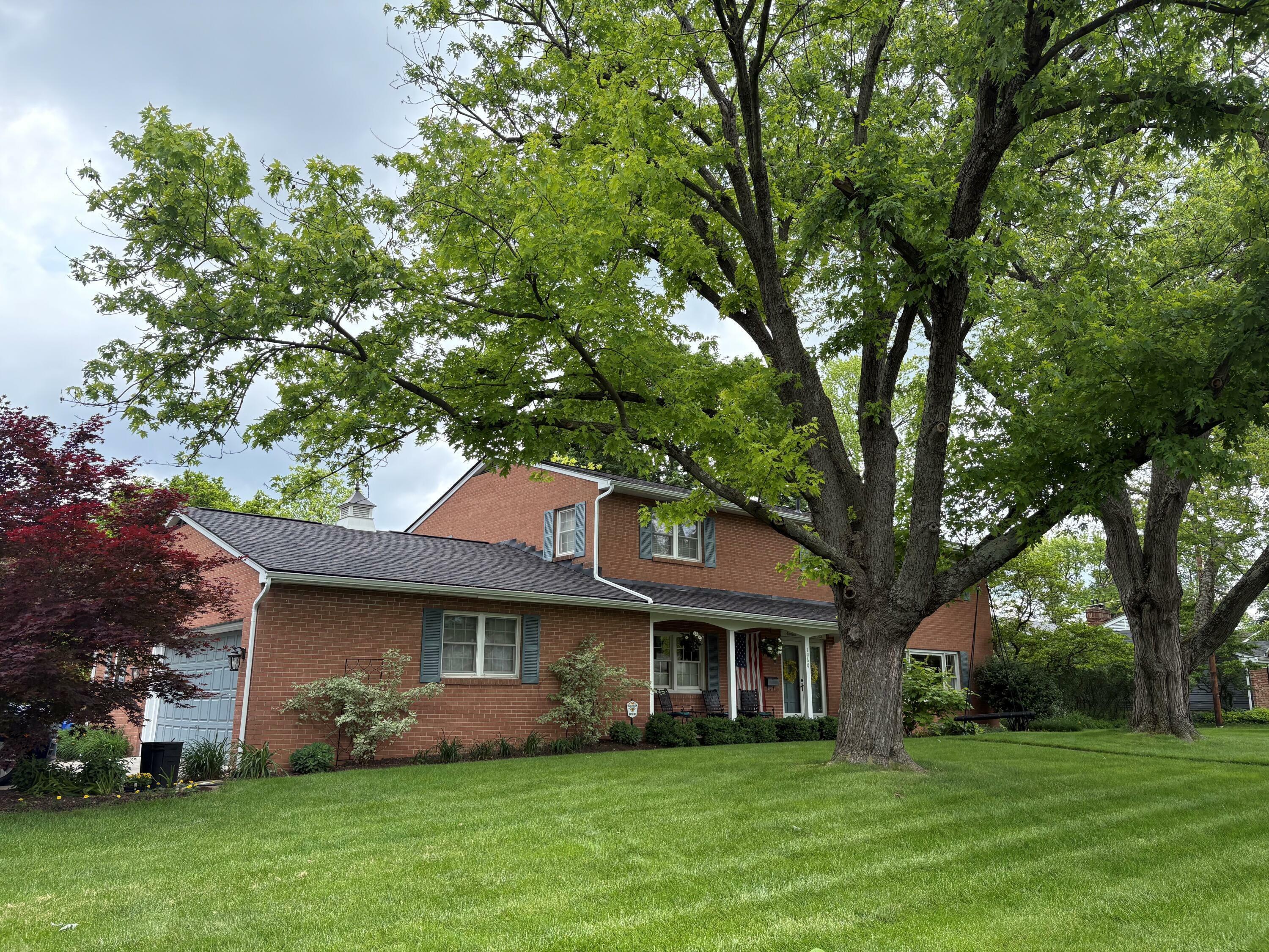 1960 Hythe Road  Columbus OH 43220 photo