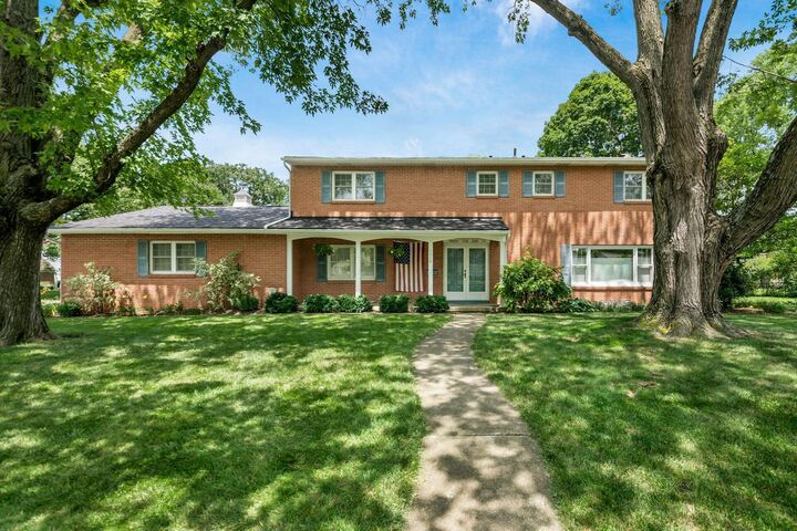 1960 Hythe Road  Columbus OH 43220 photo