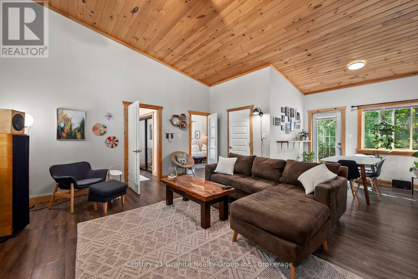 Property Photo: 51 Farmcrest Avenue ON K0M 1S0