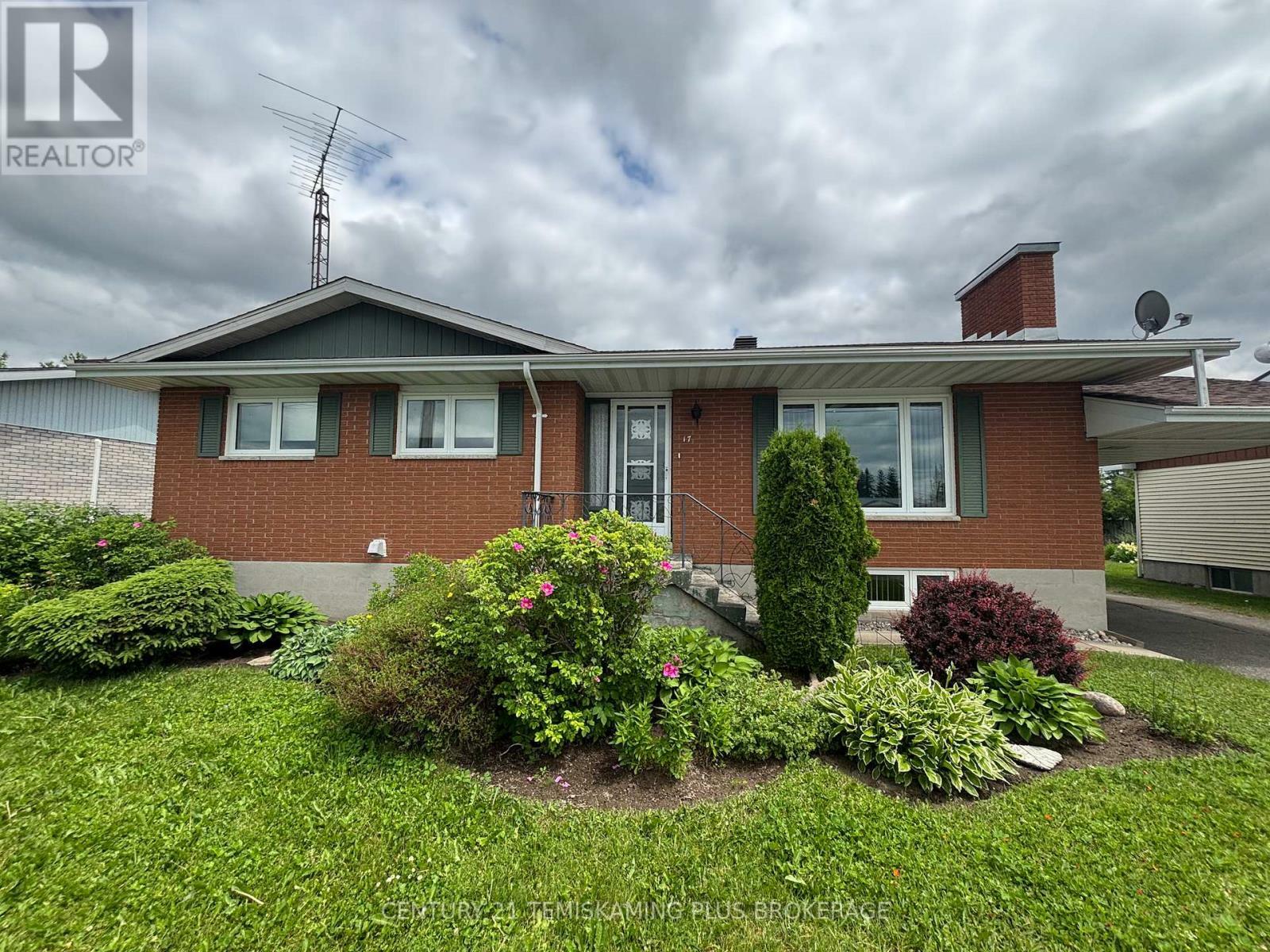 Property Photo: 17 Ninth Avenue ON P0J 1E0