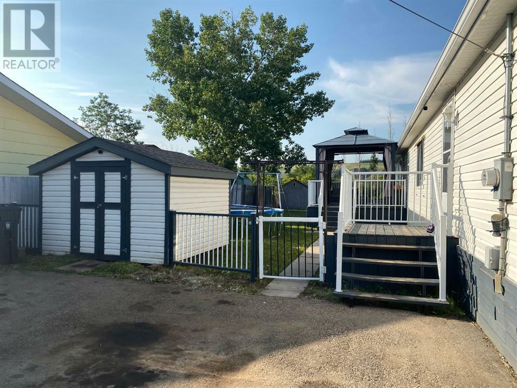 Property Photo: 1620 4 Ave SW AB T0J 0Y2
