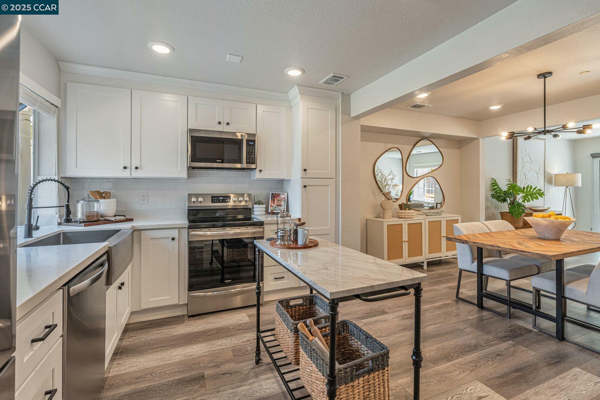 Property Photo: 362 Columbia Cir CA 94510