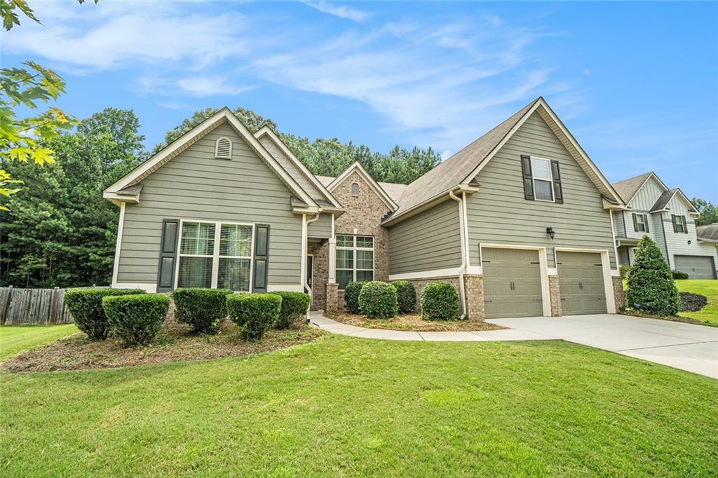 Property Photo: 211 Ledford Way GA 30132