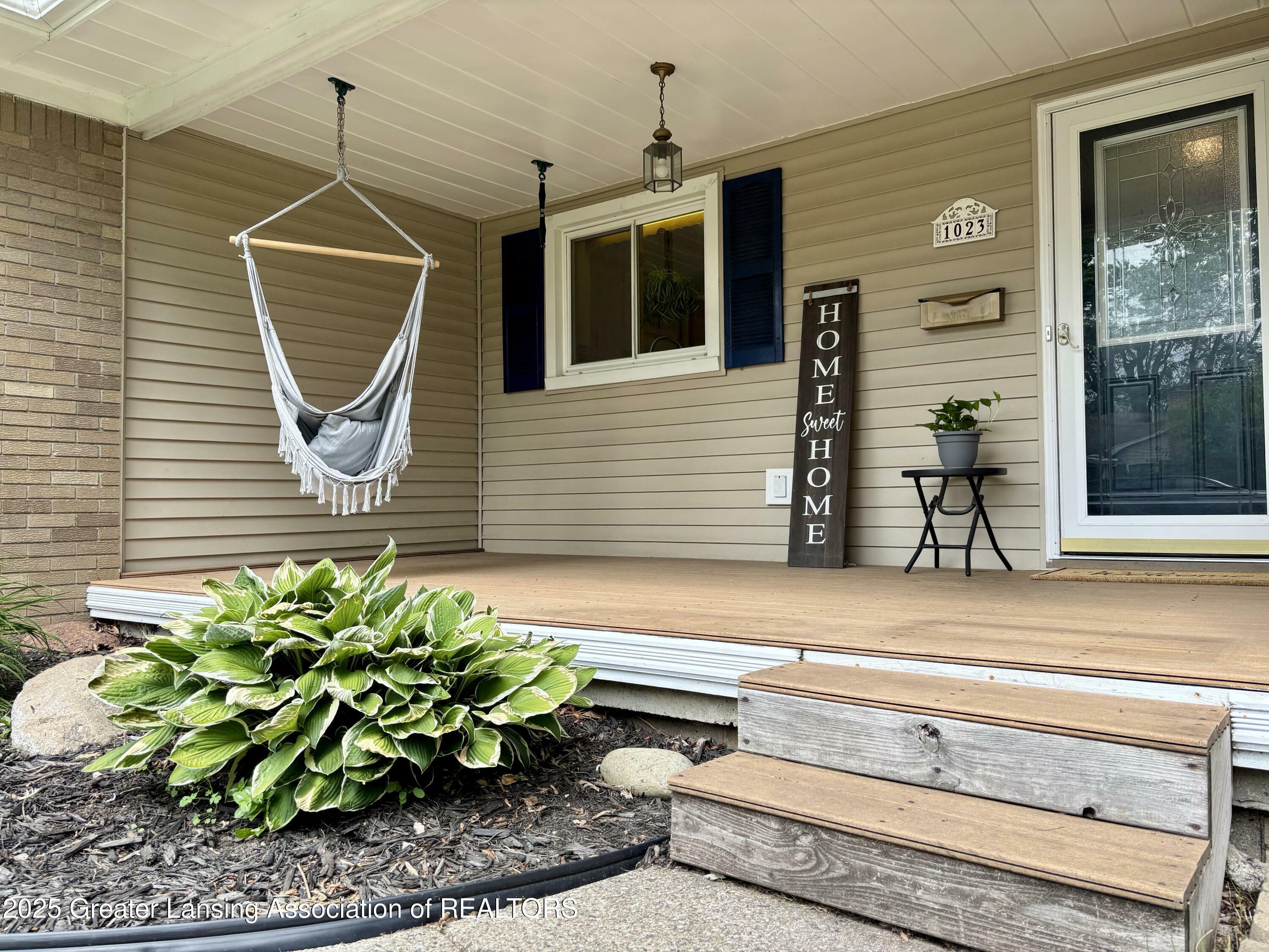 Property Photo: 1023 E Colonial Park Drive MI 48837