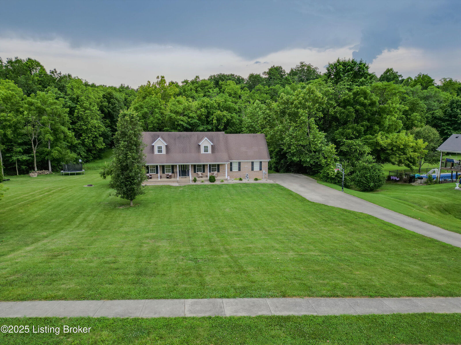 Property Photo:  639 Kingswood Dr  KY 40071 