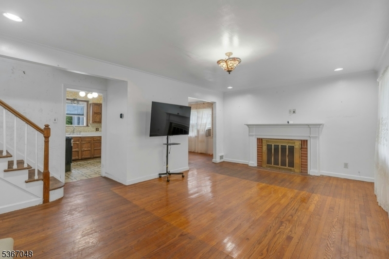 Property Photo:  525 Ashwood Rd  NJ 07081 