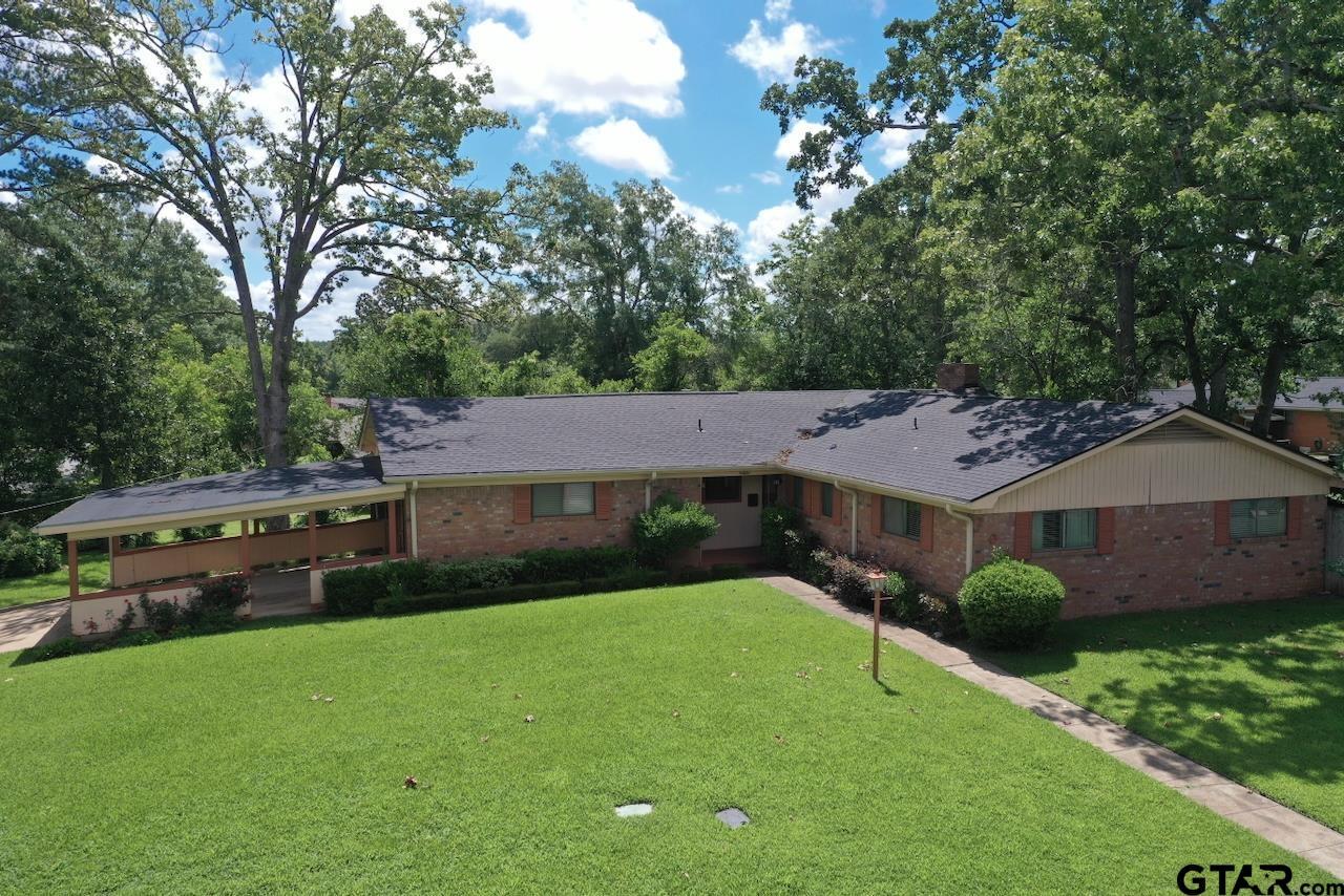 Property Photo: 204 Crosby Drive TX 75652