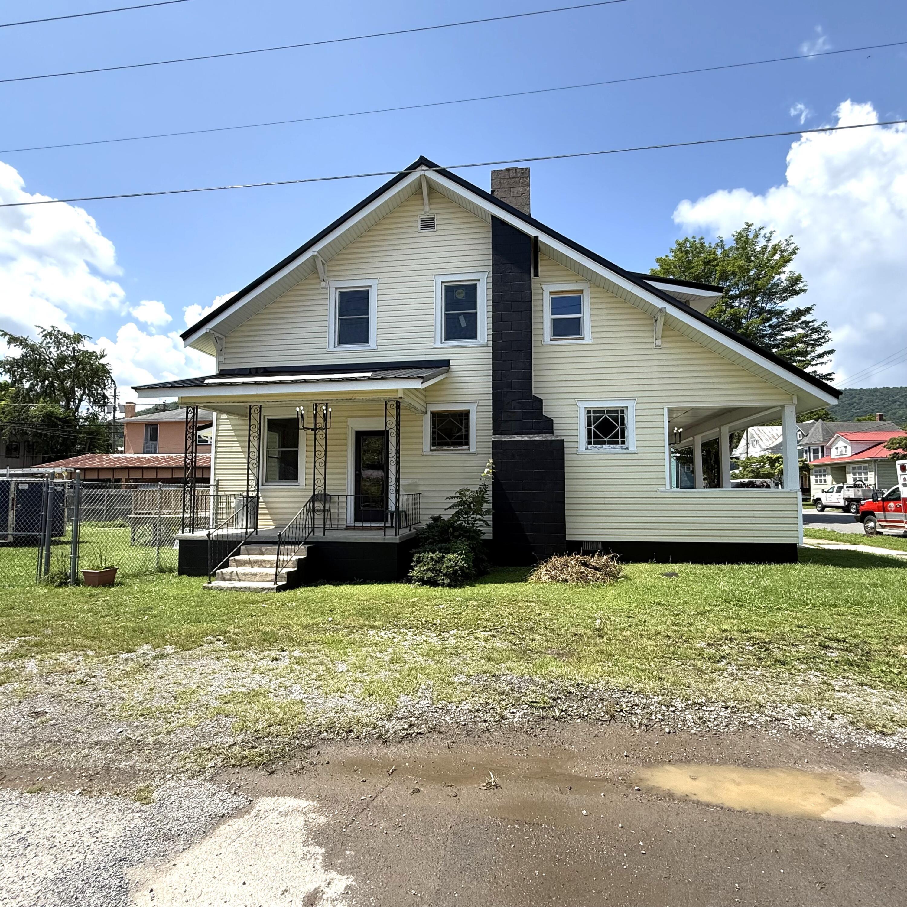 Property Photo:  701 2nd Ave  WV 24954 