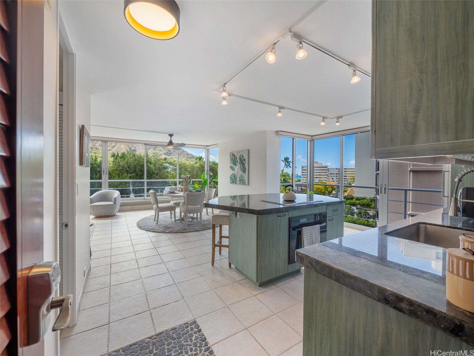Property Photo:  2979 Kalakaua Avenue 505  HI 96815 