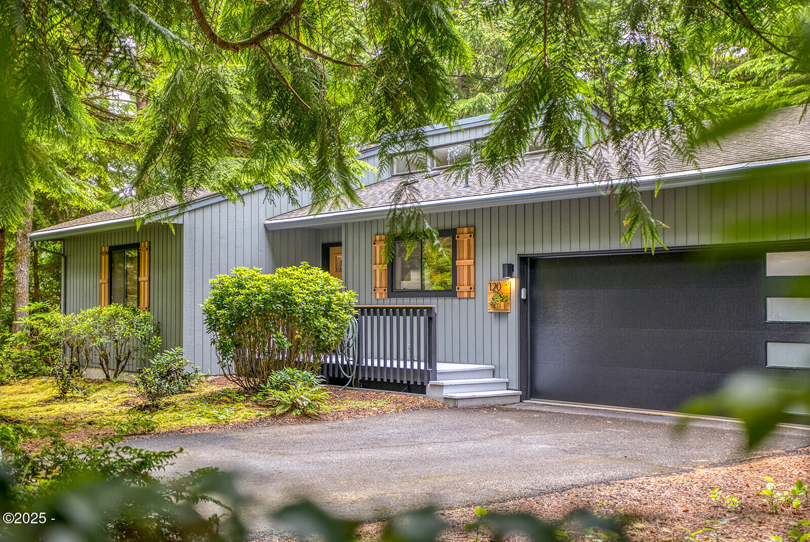 Property Photo:  120 SW The Pines  OR 97341 