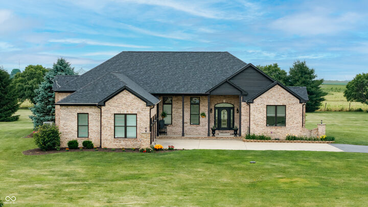 Property Photo:  7702 N County Road 300 W  IN 46149 