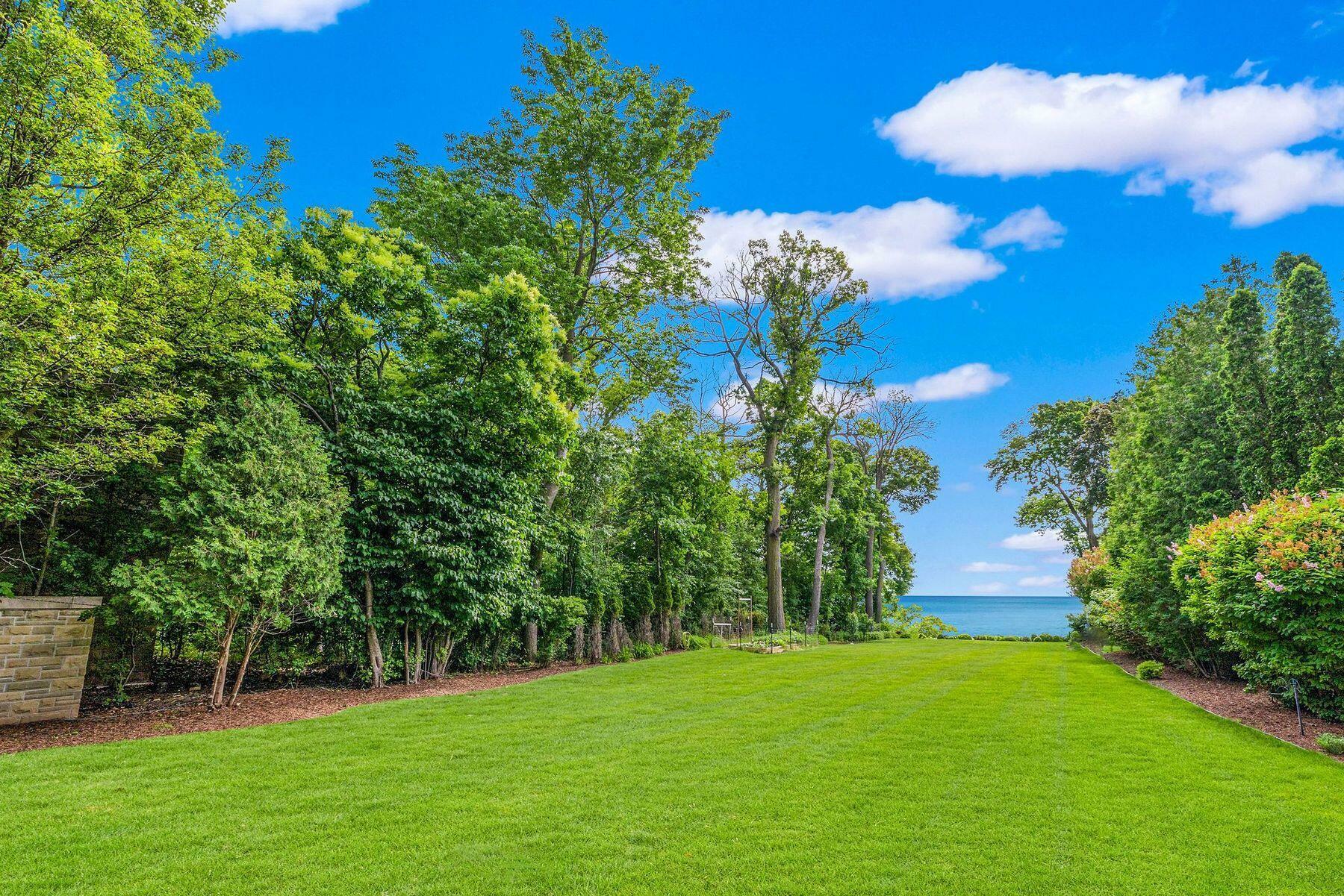 Property Photo:  3266 N Lake Dr  WI 53211 
