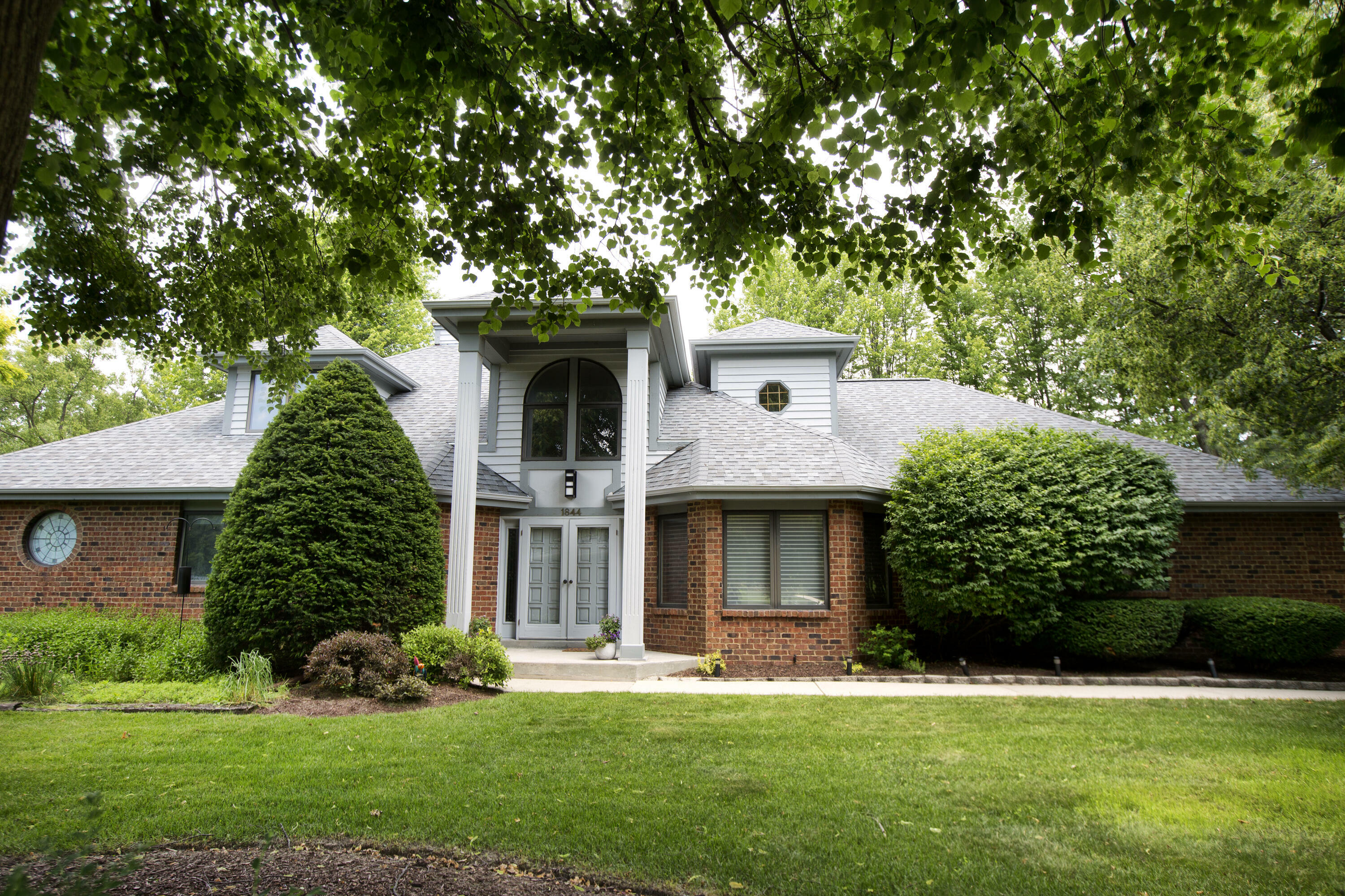 Property Photo: 1844 W Brantwood Ct WI 53209