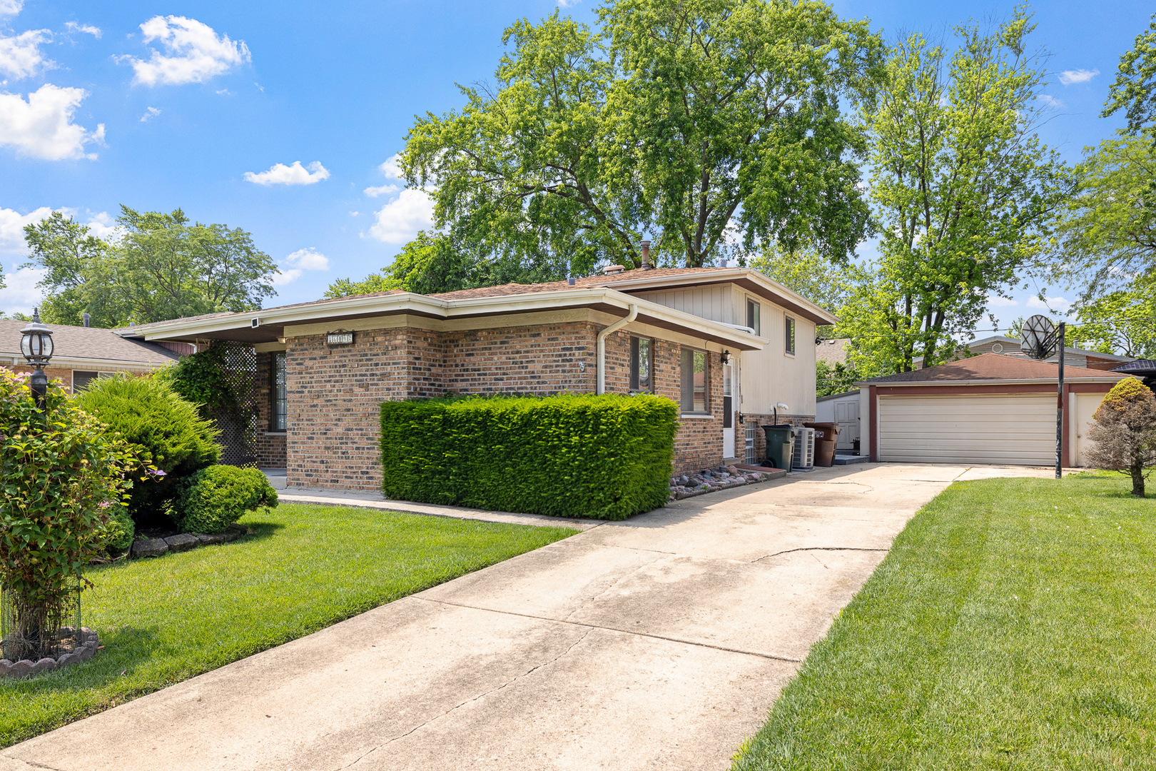 Property Photo: 16492 Brockton Lane IL 60452