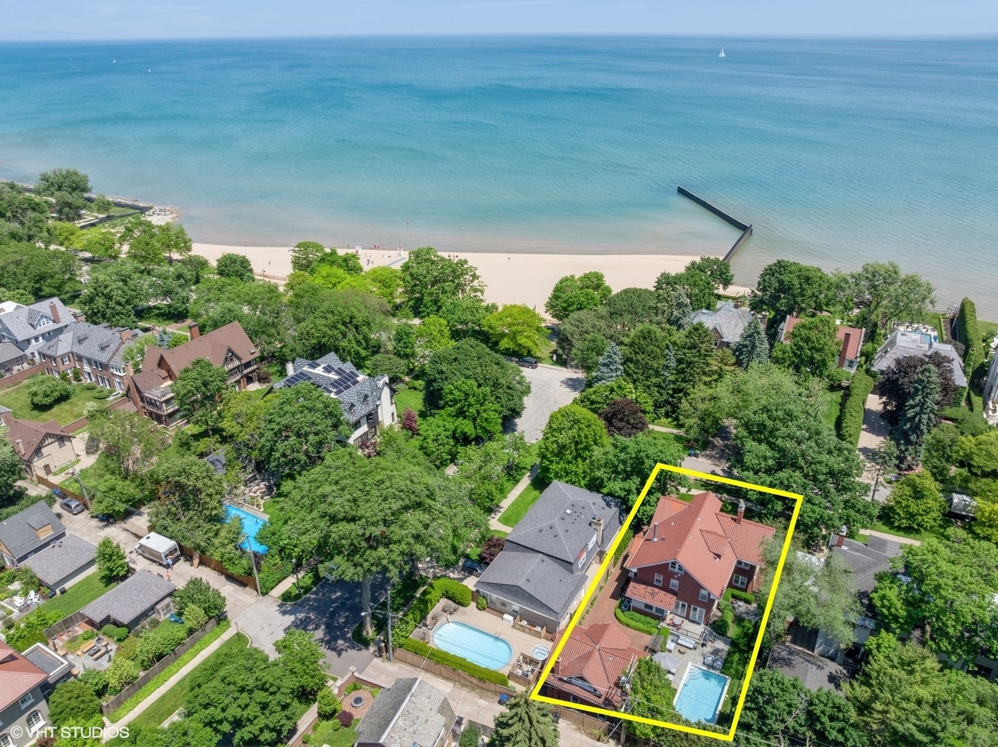 Property Photo:  938 Edgemere Court  IL 60202 