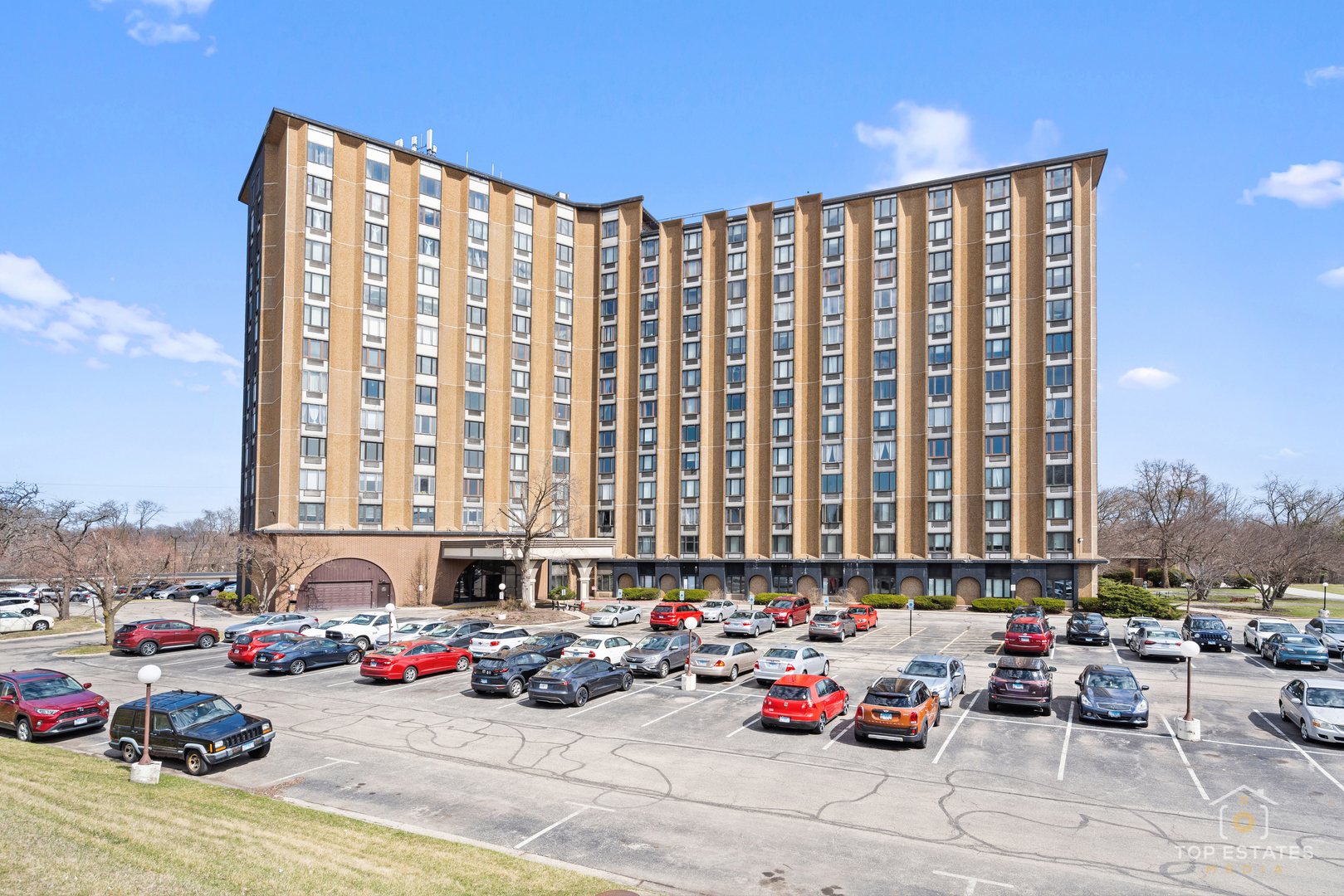 Property Photo: 1 Renaissance Place 1121 IL 60067