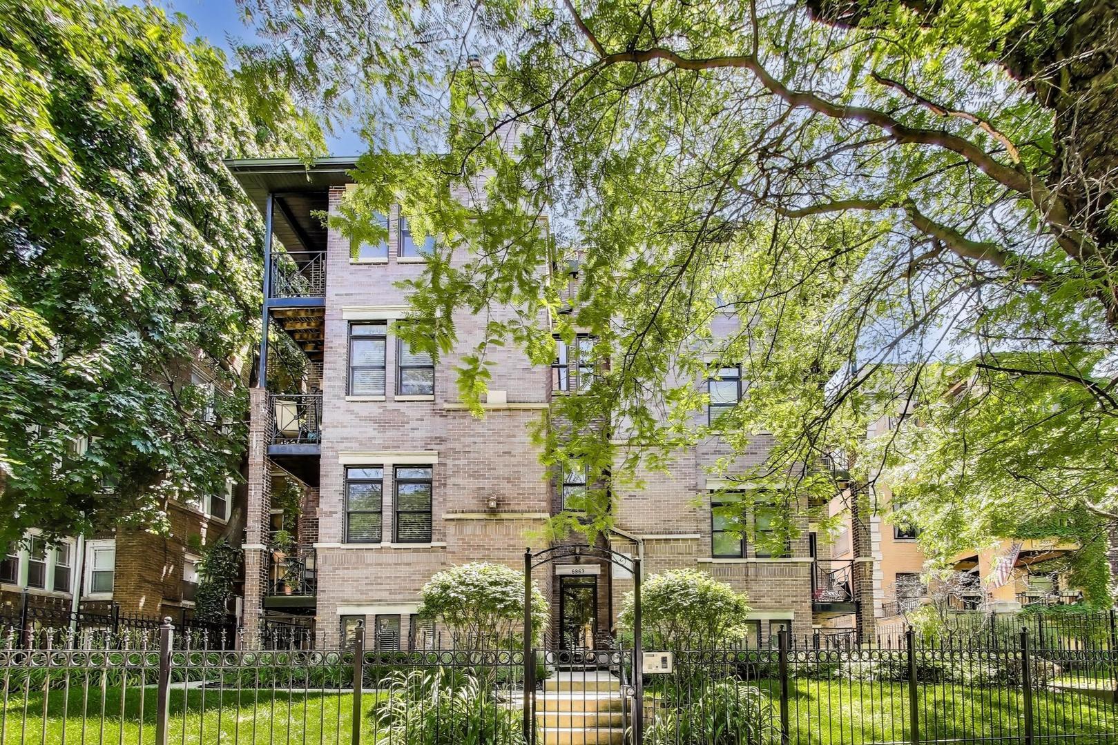 6963 N Sheridan Road 3N  Chicago IL 60626 photo