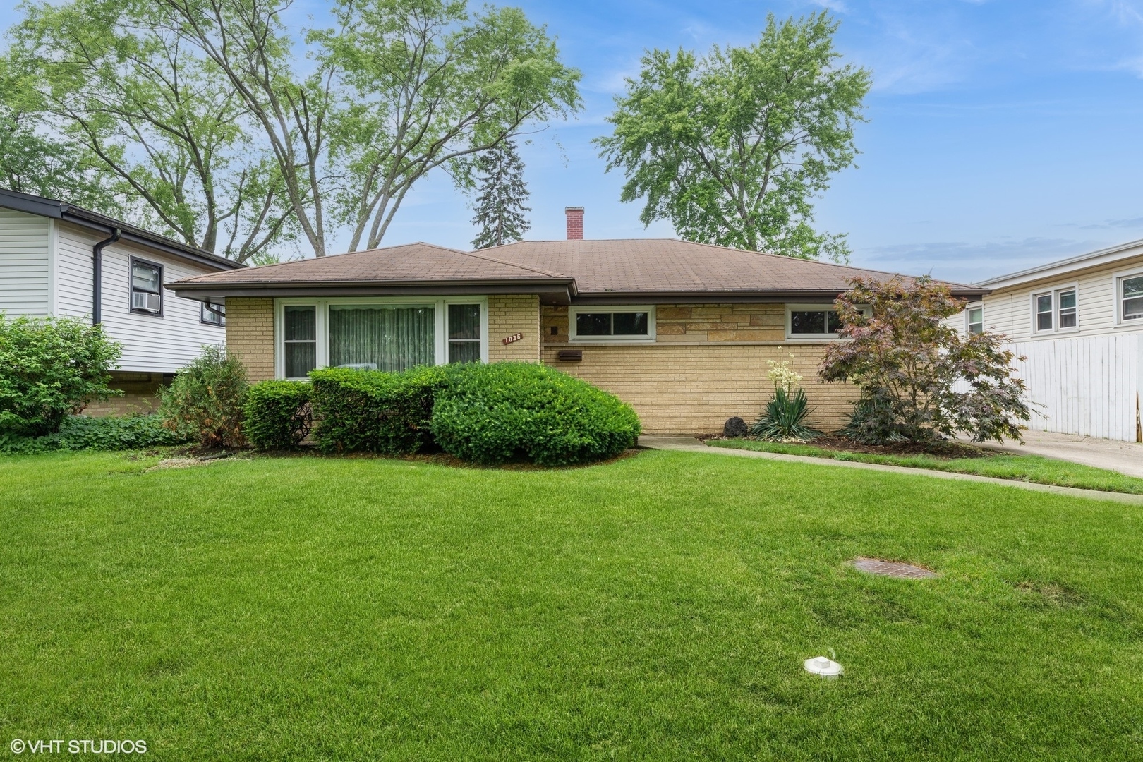 Property Photo: 1036 Perda Lane IL 60016