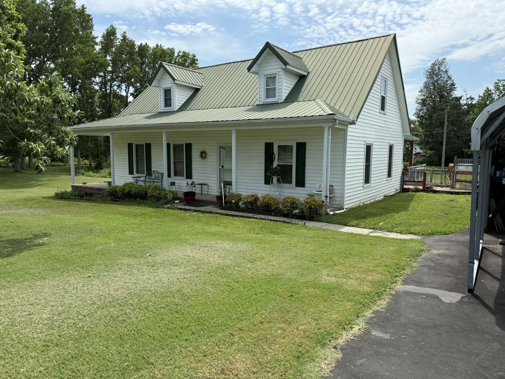 Property Photo: 101 Holt Ave TN 37160
