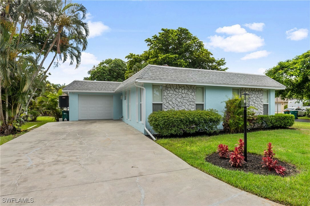 Property Photo: 200 Georgetown Boulevard 2-30 FL 34112