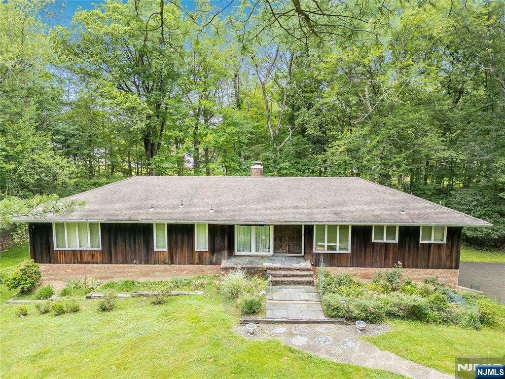 25 Stevenson Lane  Upper Saddle River NJ 07458 photo