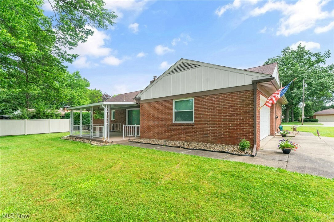 Property Photo: 262 Marwood Drive SE OH 44484