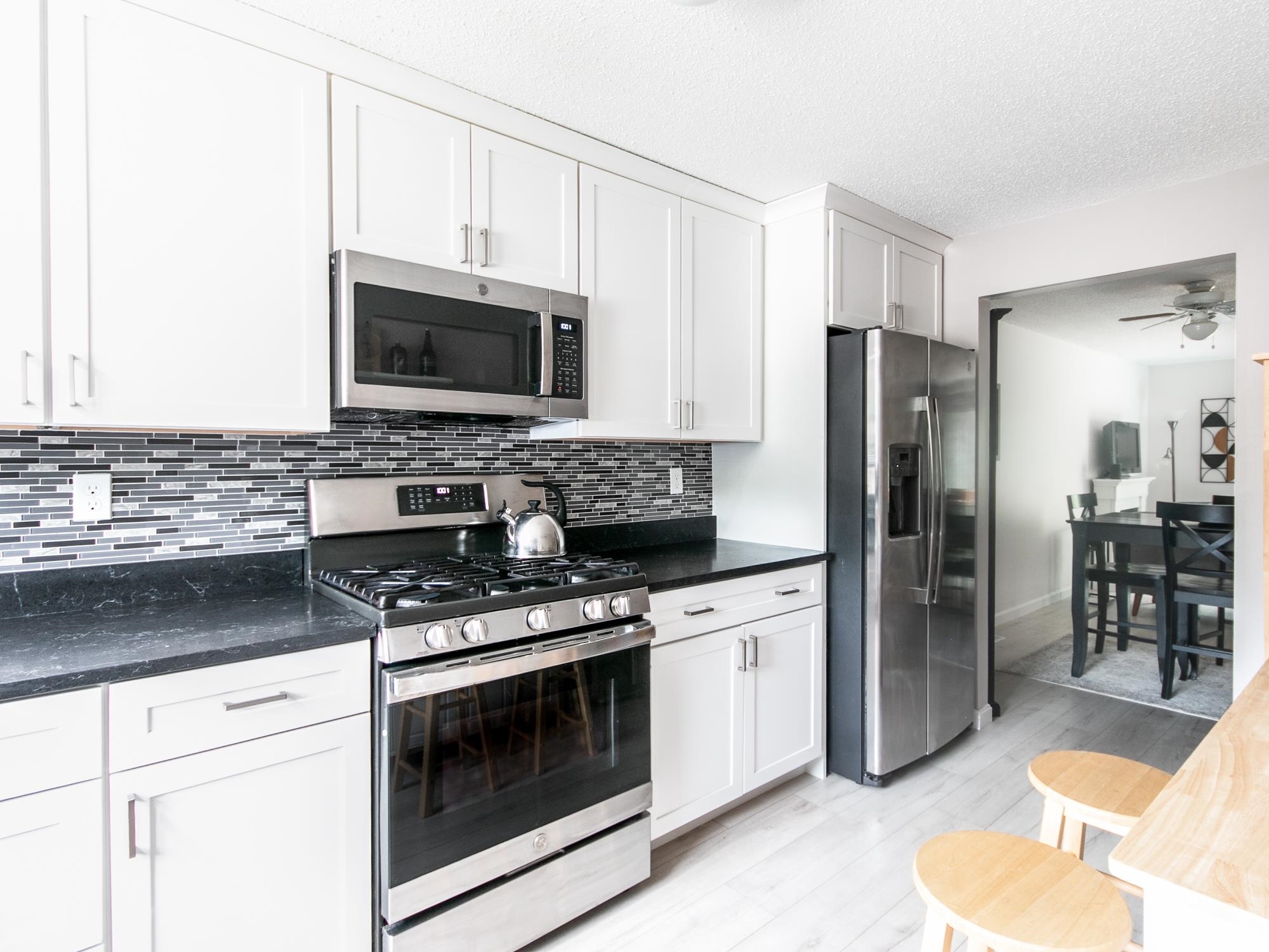 Property Photo: 33 Willow Creek Drive NH 03051