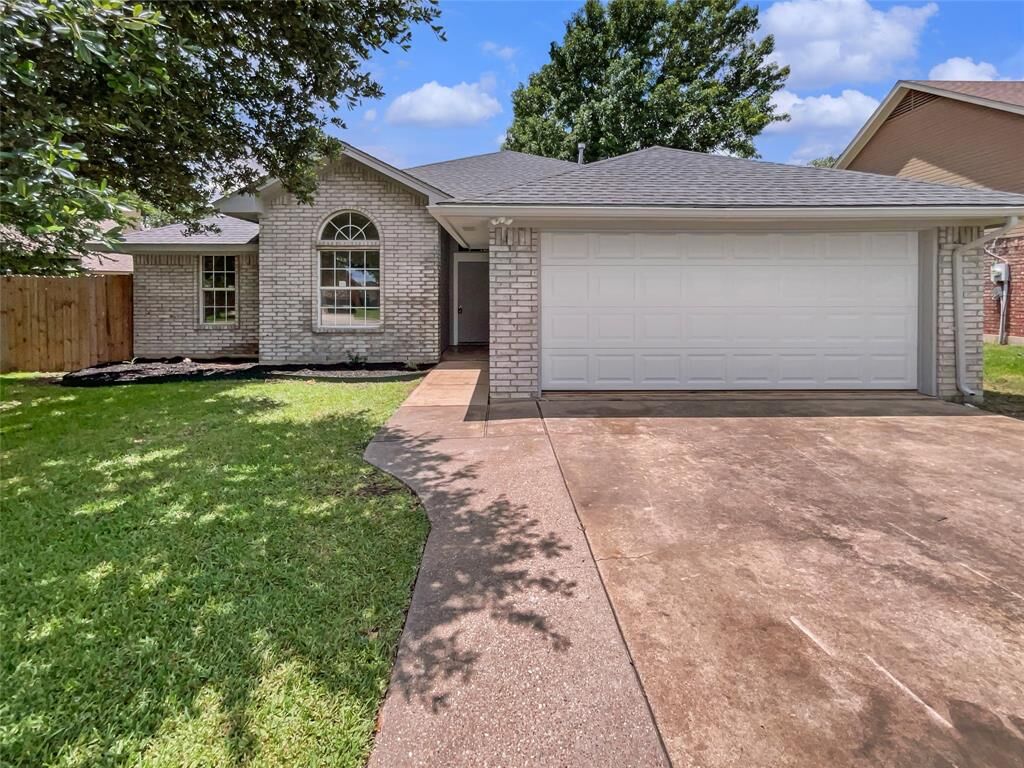 Property Photo: 122 Driftwood Lane TX 75165