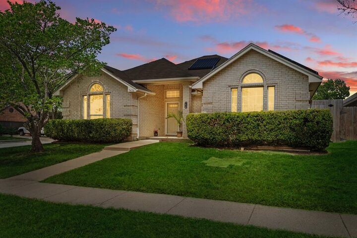 Property Photo:  7436 Bennington Drive  TX 76148
