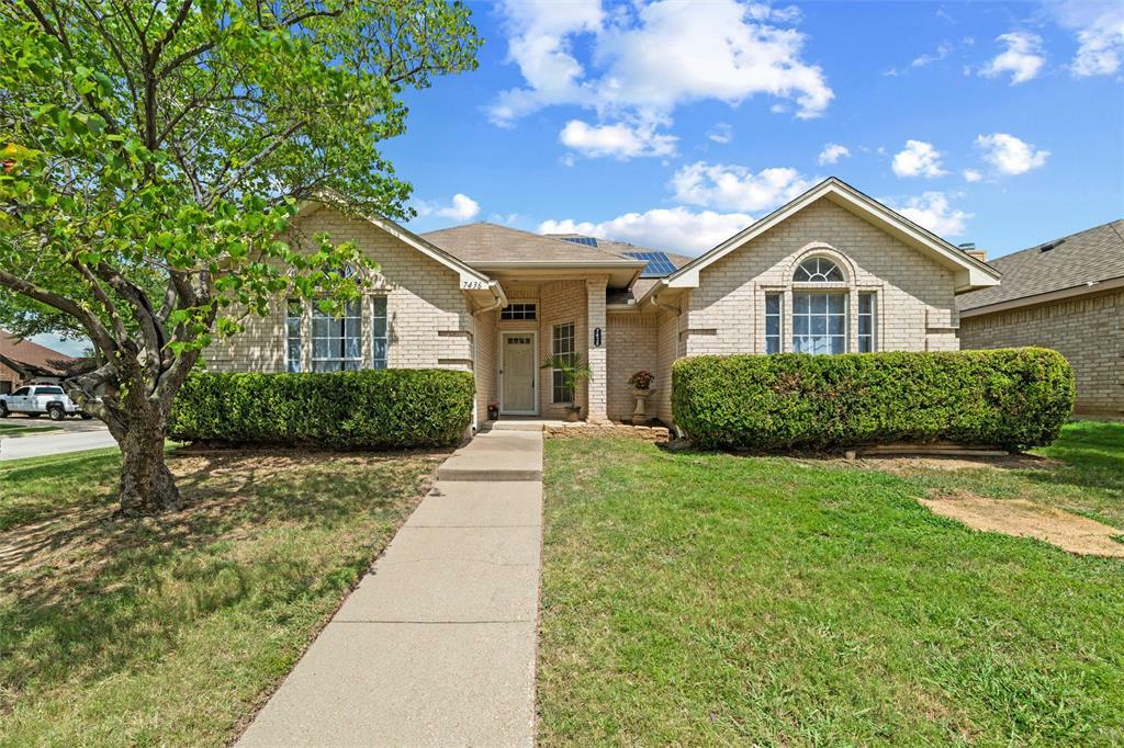 Property Photo: 7436 Bennington Drive TX 76148