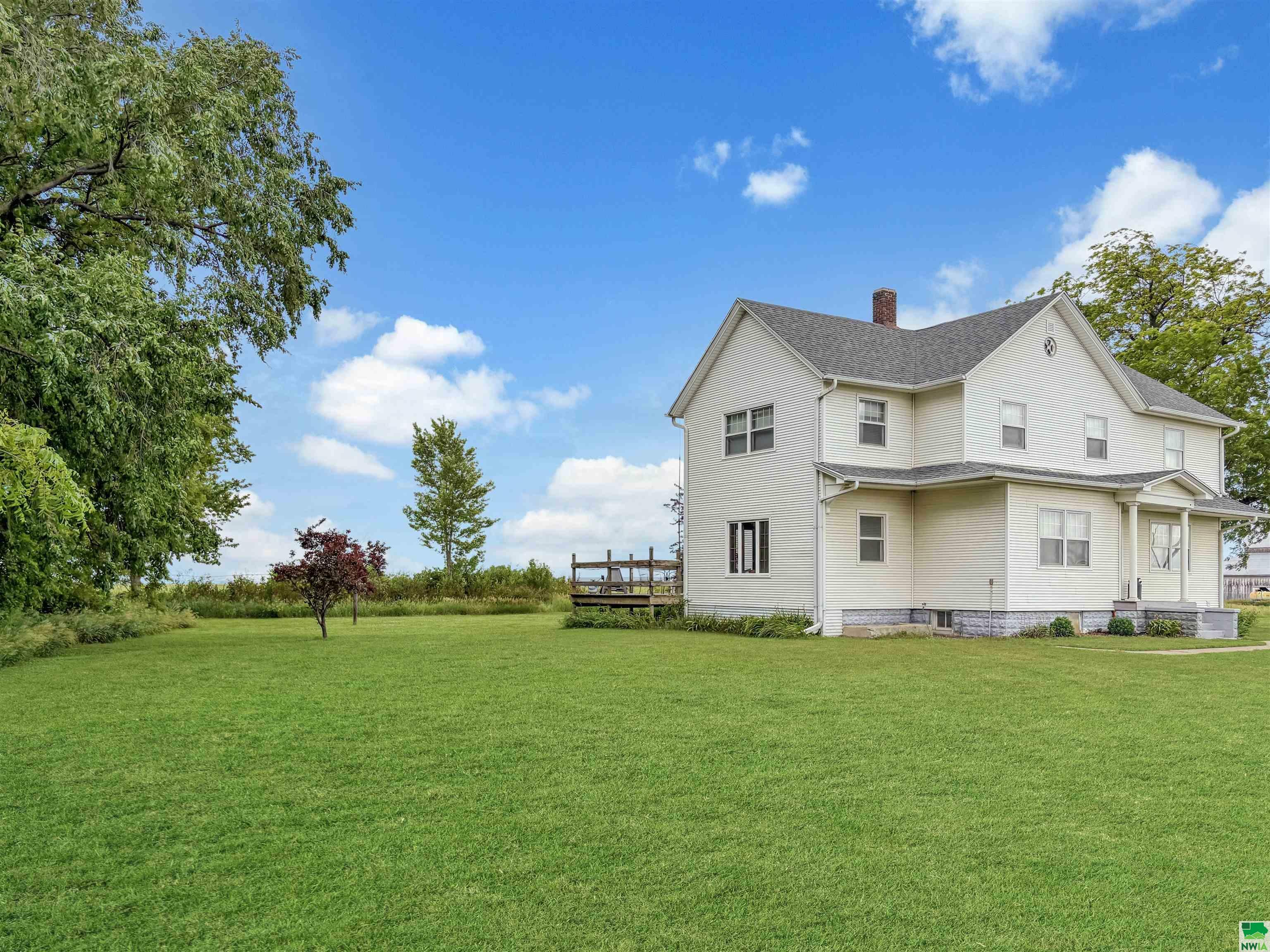 Property Photo: 2009 325th St IA 51055