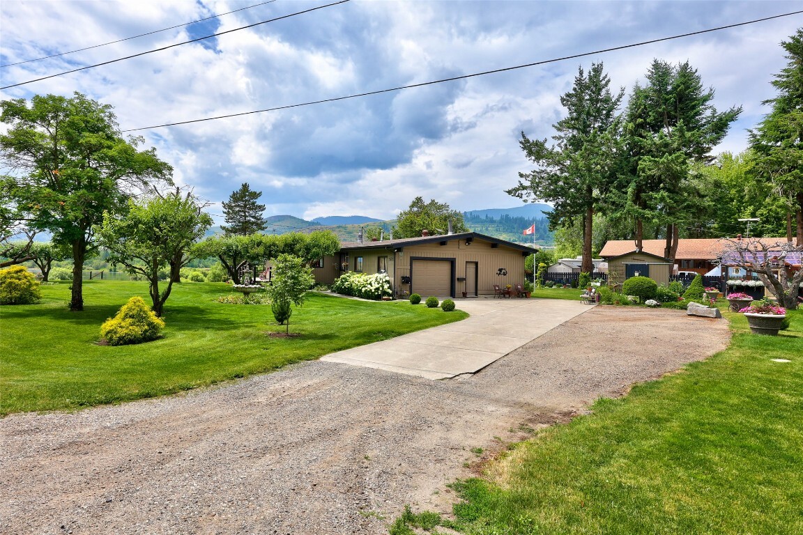 Property Photo: 5857 Vla Road BC V0E 1M1