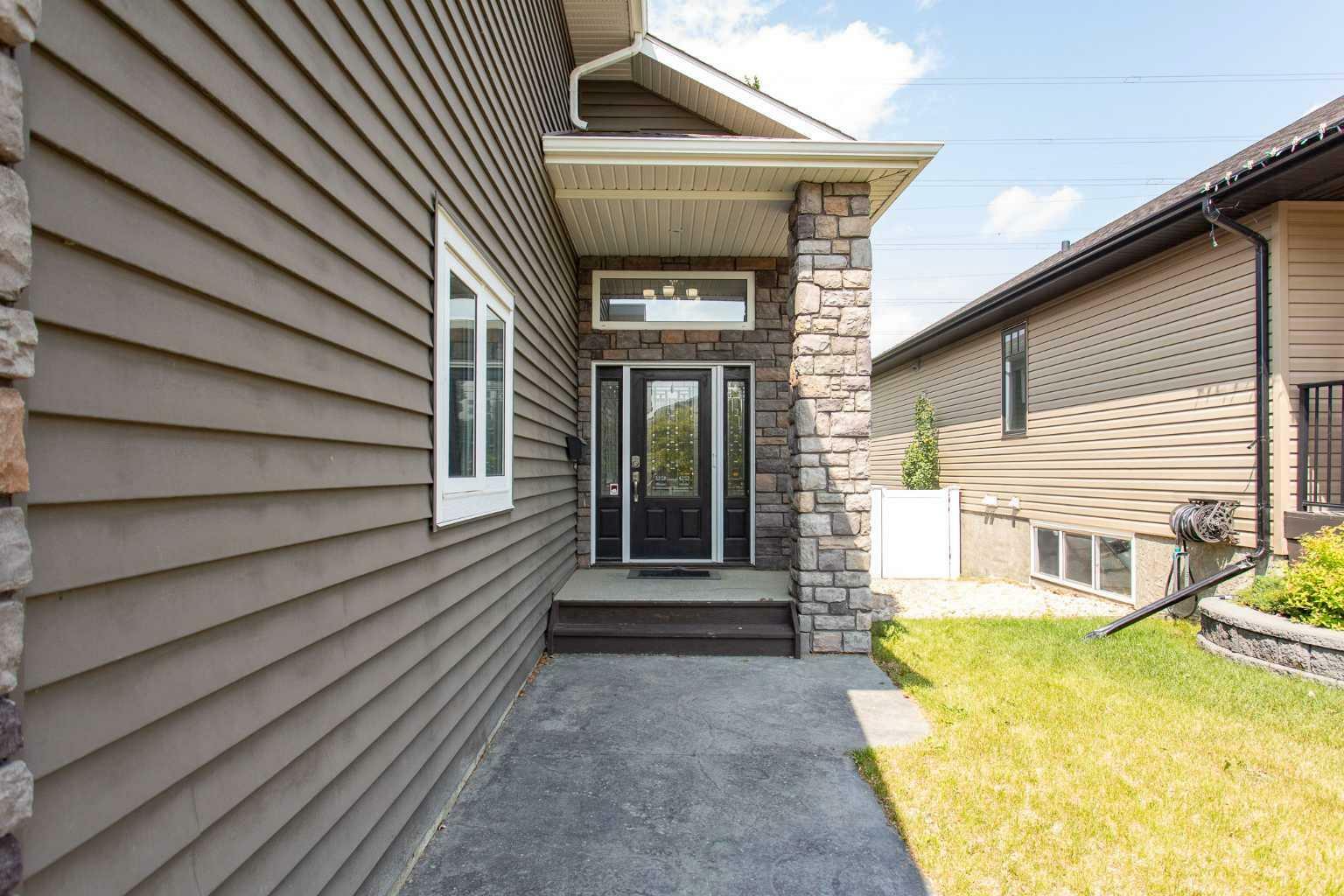 Property Photo: 142 Sutherland Close AB T4R 0L5