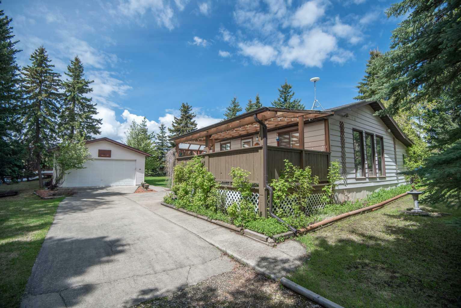 Property Photo: 12 Parkland Boulevard AB T0C 2J0