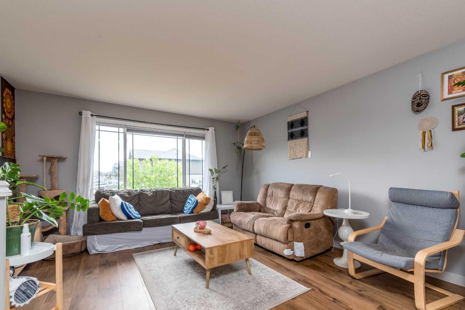 Property Photo:  4802 16 Street  SK S9V 1X1 