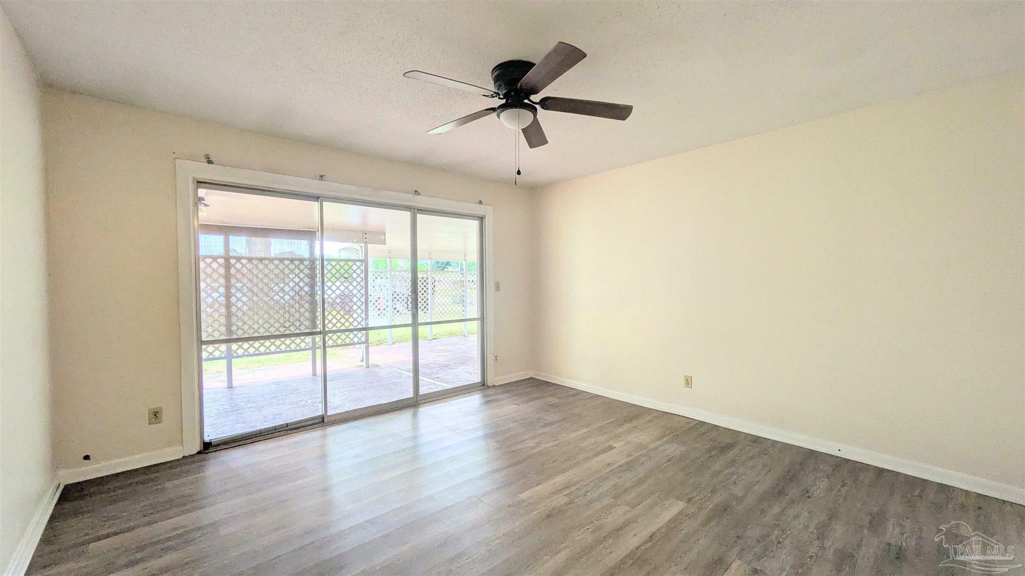 Property Photo: 1025 Revere Dr FL 32505