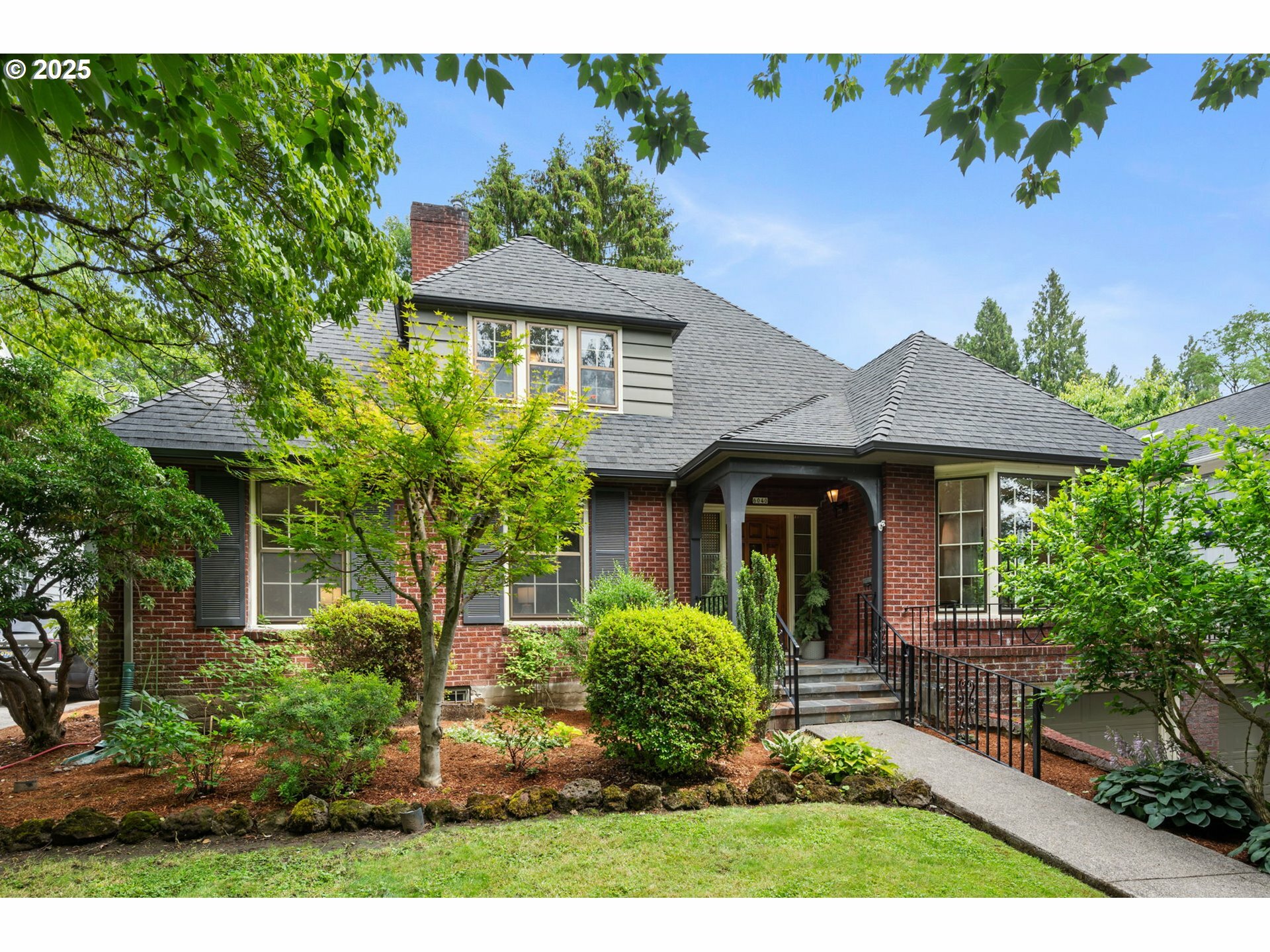 Property Photo: 6040 SE 32nd Ave OR 97202