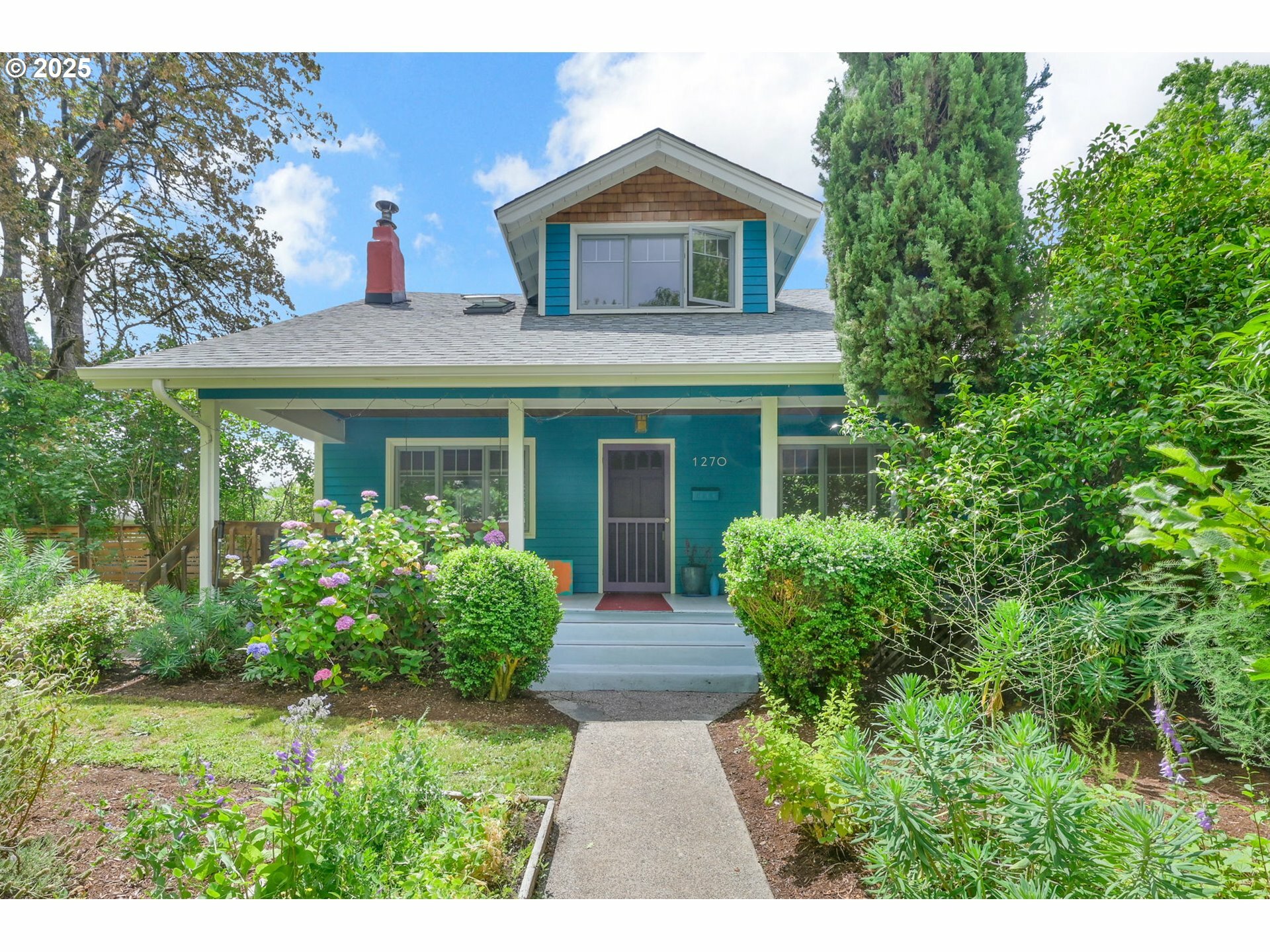 Property Photo: 1270 W 10th Ave OR 97402
