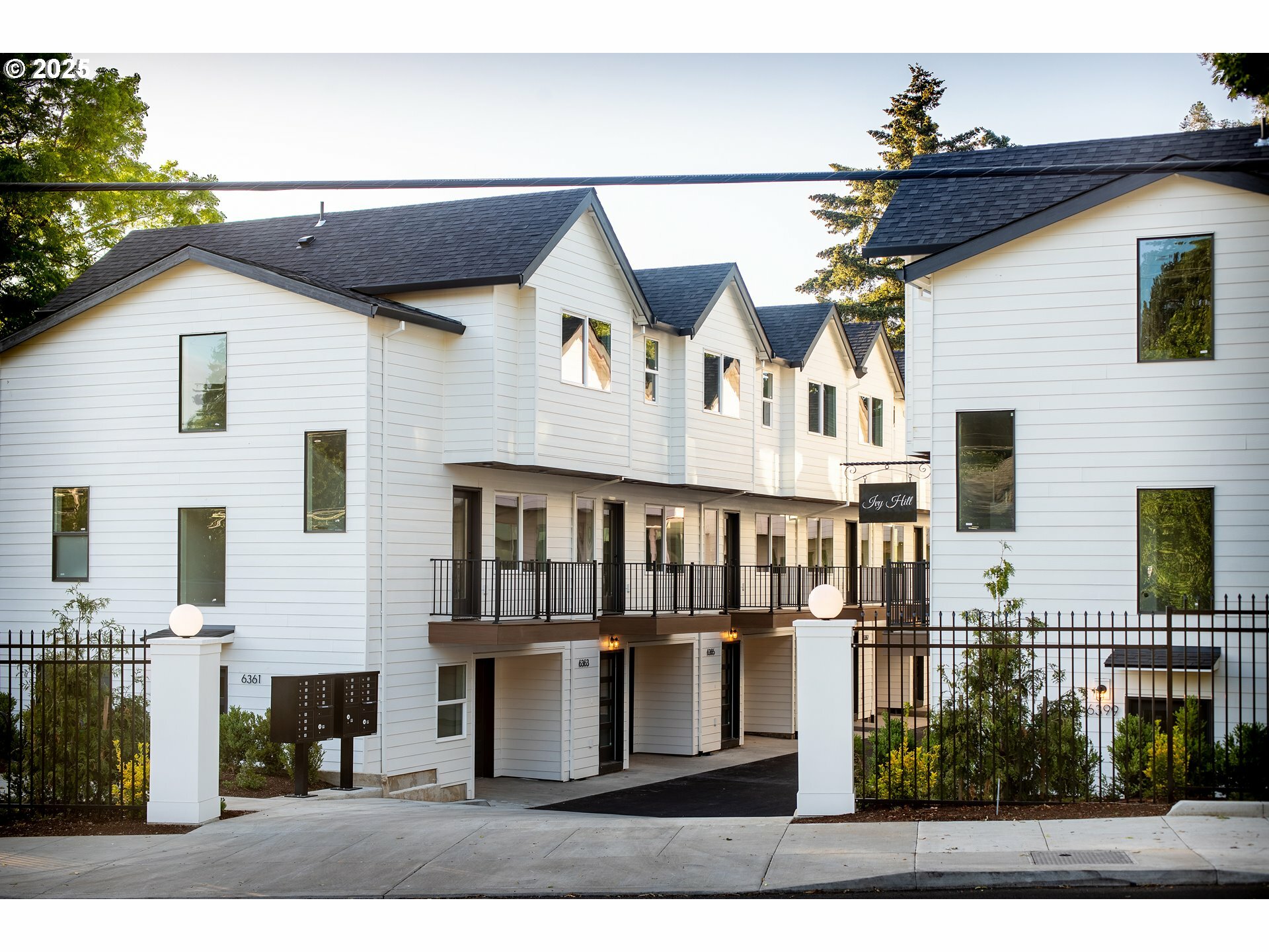 Property Photo: 1669 SE Sherrett St OR 97202