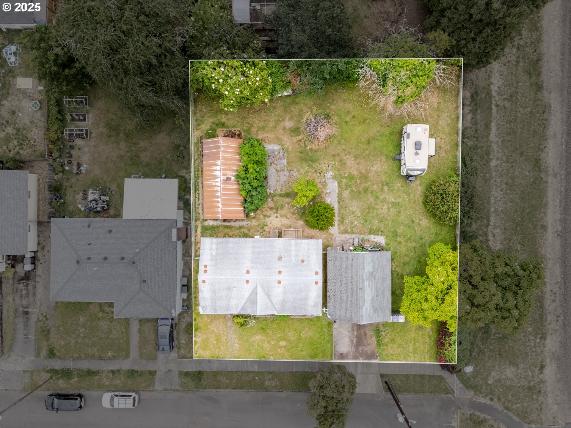 Property Photo:  1041 Hiatt St  OR 97355 