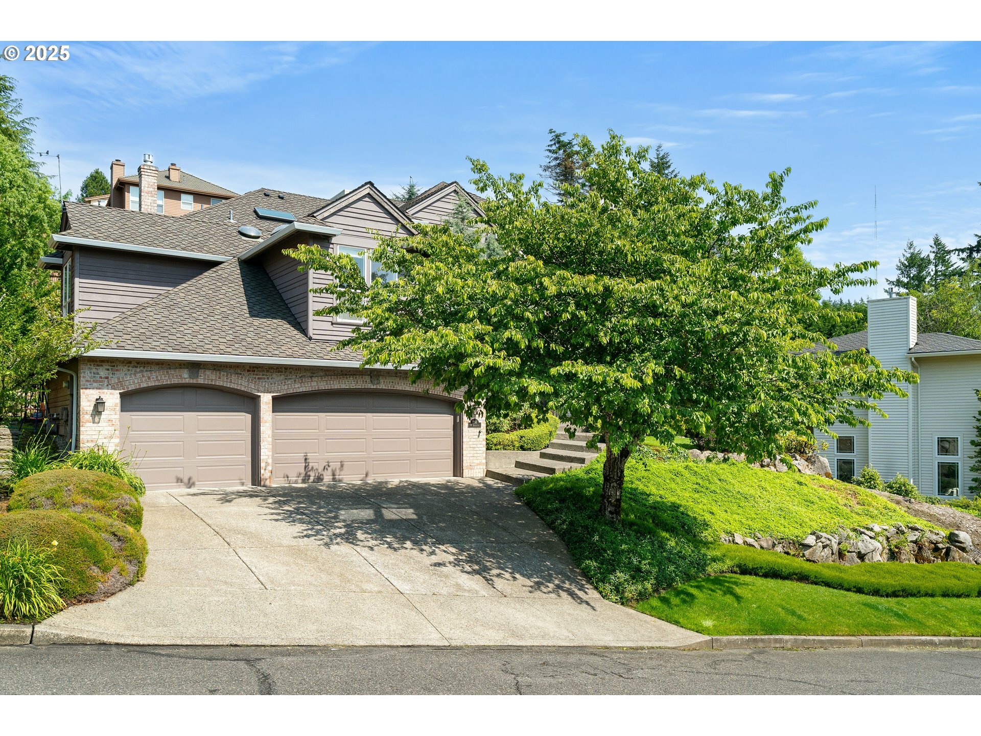 Property Photo: 1314 NW Abernethy Rd OR 97035